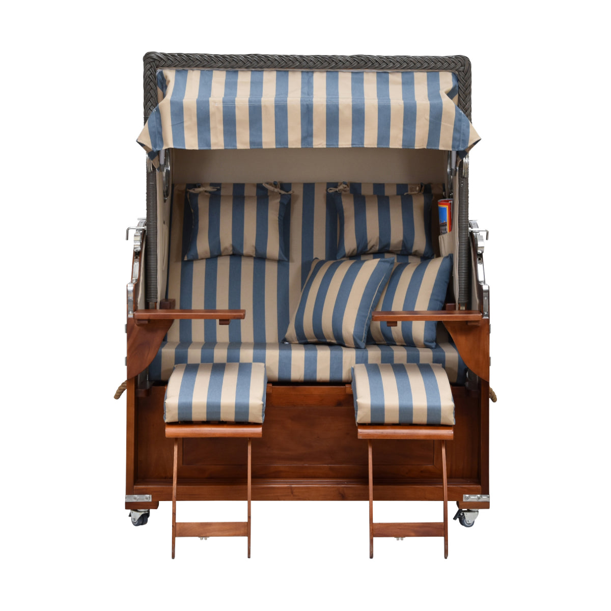 Strandkorb gestreift Vorderansicht ausgezogene Beinstützen.