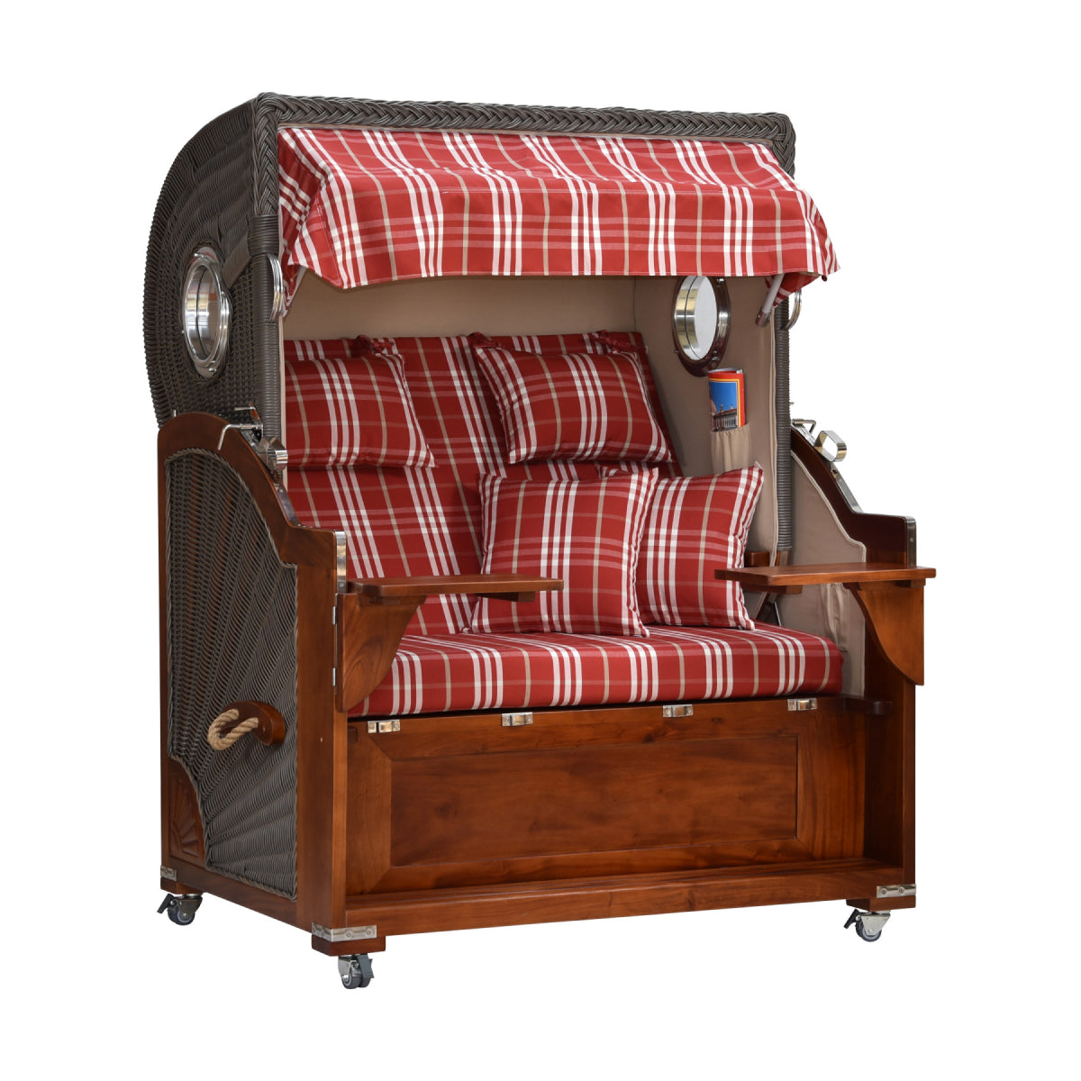 Strandkorb kariert leicht seitliche Ansicht.