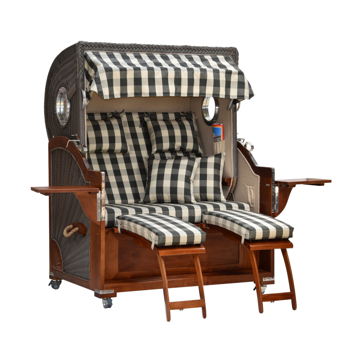 Strandkorb kariert leicht seitliche Ansicht ausgezogene Beinstützen ausgeklappte Tische.