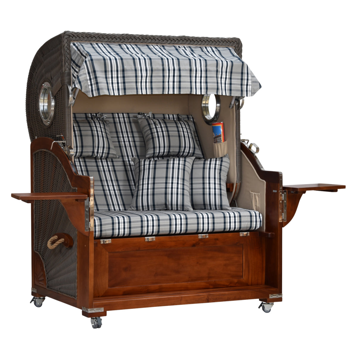 Strandkorb kariert leicht seitliche Ansicht aufgeklappte Tische.